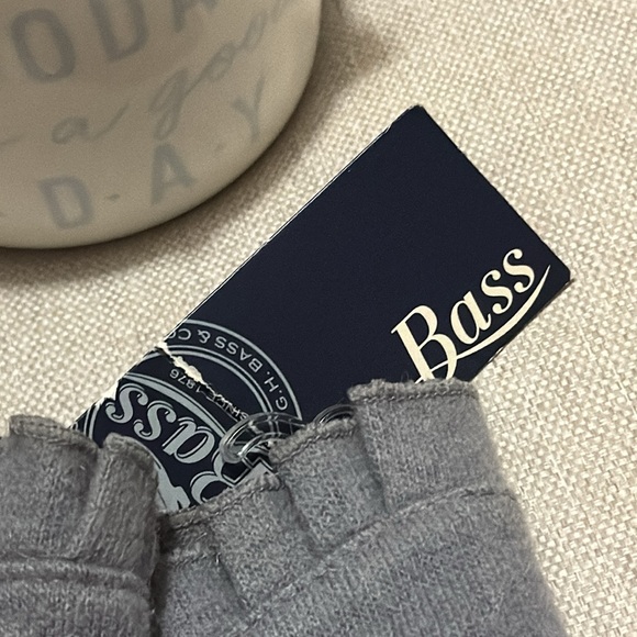 NWT GH Bass & Co. Wool Gloves-Heather Gray-Ruffle Detail - Picture 3 of 15